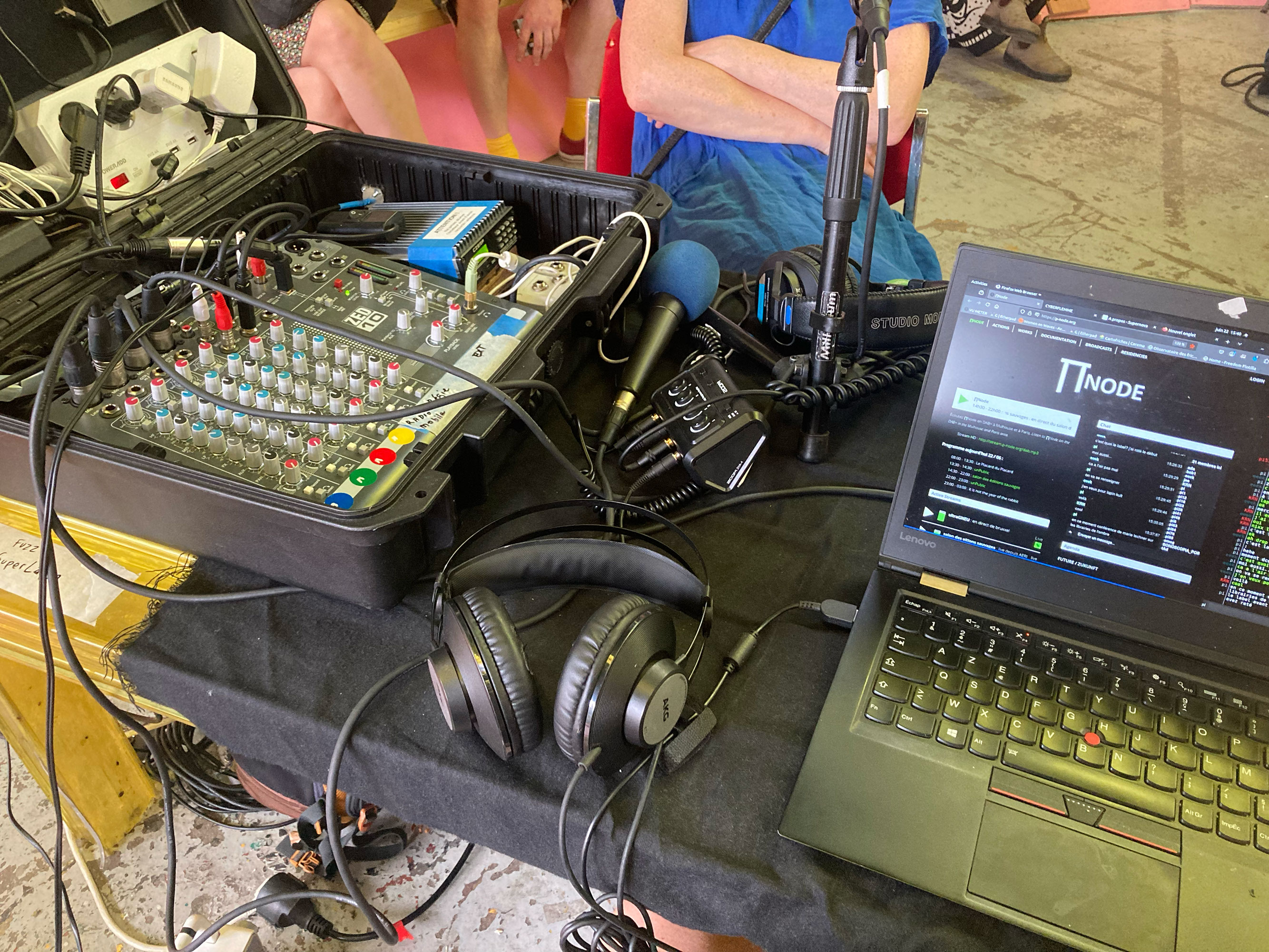 Plateau radio Salon des éditions sauvages, juin 2025